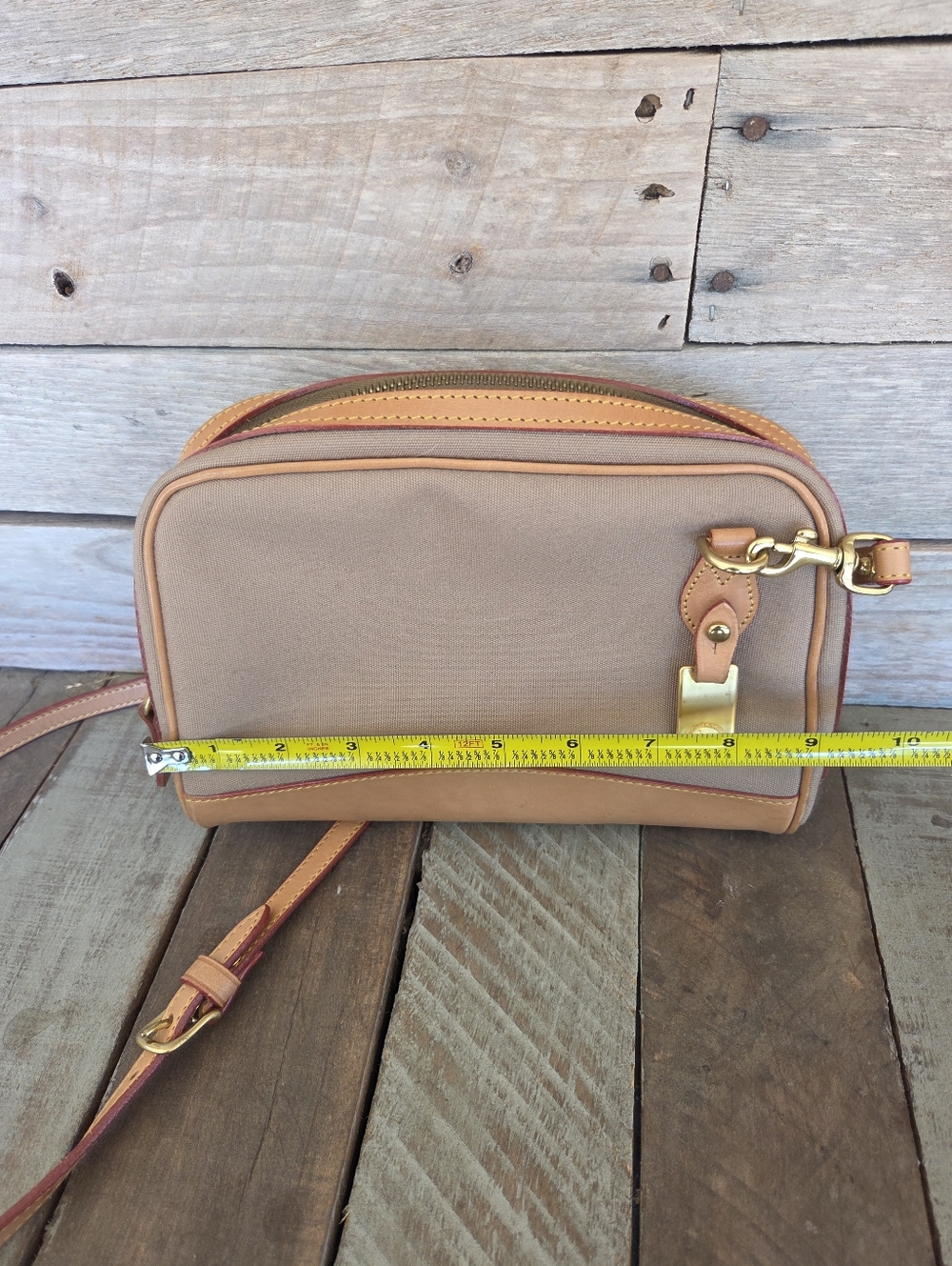 Dooney & Bourke Crossbody. - Picture 14 of 15